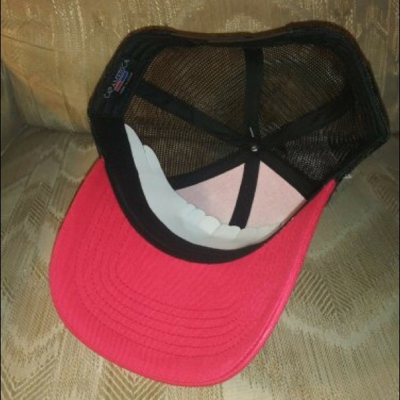 Trip Advisor Snapback Hat Mesh Back Adjustable Red Black Cap America i3025 NWT - Picture 7 of 8